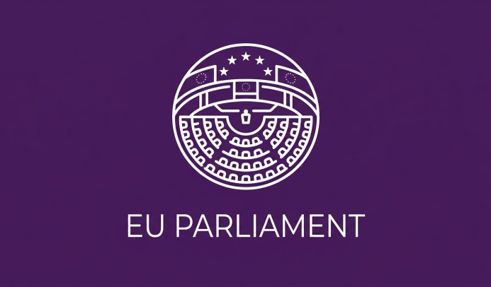Ein komplexes, kreisförmiges minimalistisches weißes Linien-Icon auf tiefviolettem Hintergrund, das die Innenansicht des Plenarsaals (Halbkreis) des Europäischen Parlaments mit Sitzreihen und Rednerpult darstellt. Darunter steht in Großbuchstaben der weiße Text 