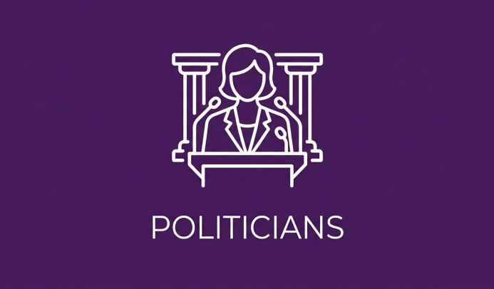 Ein minimalistisches weißes Linien-Icon auf tiefviolettem Hintergrund, das eine stilisierte Person im Umriss zeigt, die an einem Rednerpult mit zwei Mikrofonen und zwei Säulen im Hintergrund steht. Darunter steht in Großbuchstaben der weiße Text 