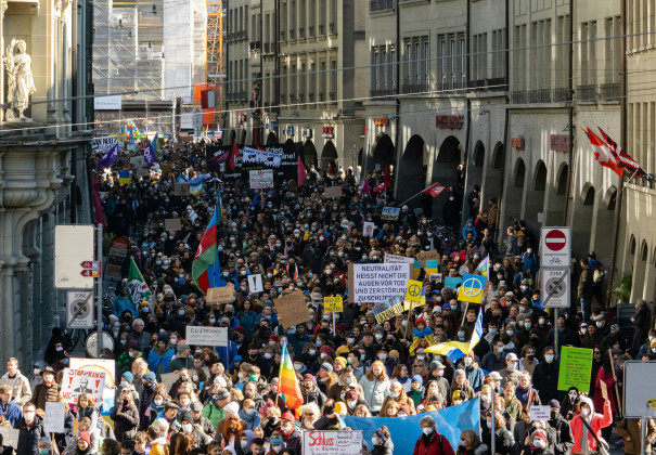 Luftaufnahme der Friedensdemonstration für die Ukraine in Bern