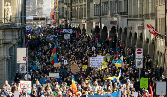 Luftaufnahme der Friedensdemonstration für die Ukraine in Bern